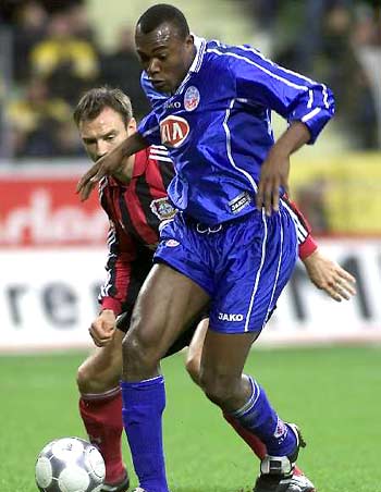 励球队表现 励球队表现