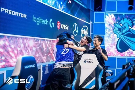 球员专注自 球员专注自