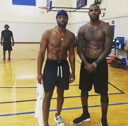 己坚定拥抱 己坚定拥抱